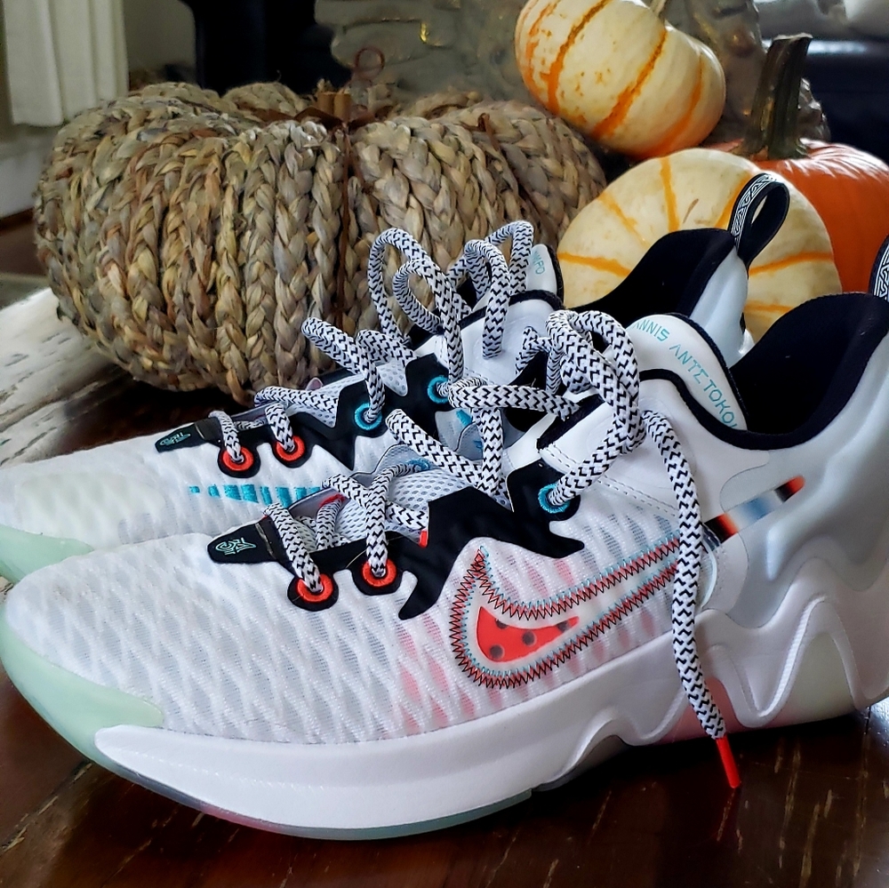 Nike Giannis Mens Basketball Shoes, Size 9.5, Like New (only worn 2-3 times)